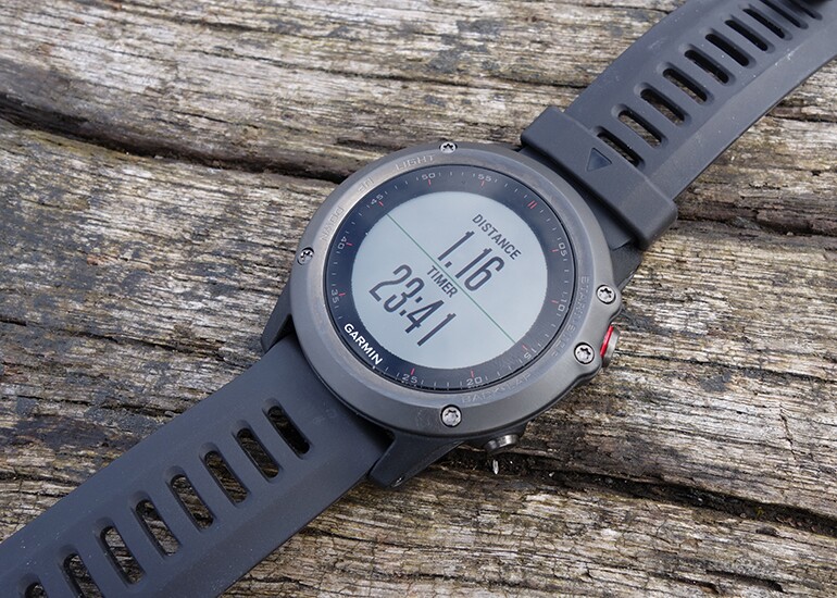 Thanks to the stainless steel antenna, GPS locks are very quick (Photo: David Nield/Gizmag.com)