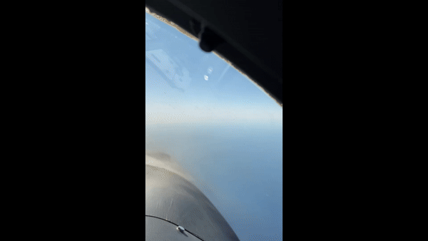 Un caso no resuelto de un UAP que pasó volando junto a un avión de combate de la Armada