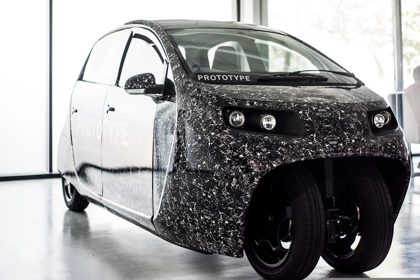 The Spiri v0.1 is designed specifically for the carpooling service, with a view to maximizing range, connectivity and passenger comfort, while minimizing cost