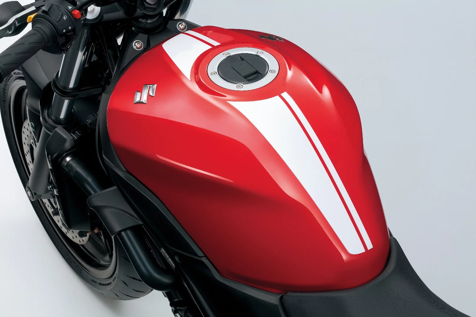 The Suzuki SV650 fuel tank is narrower, but retains the same 14.5 liter capacity (US-spec model). The Euro-spec tank holds 13.8 liters of fuel