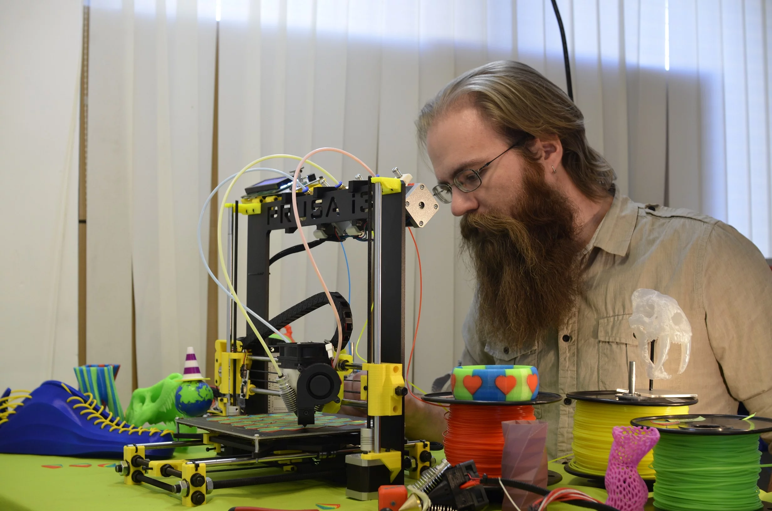 Kenneth Weiss supervises a color 3D printer job