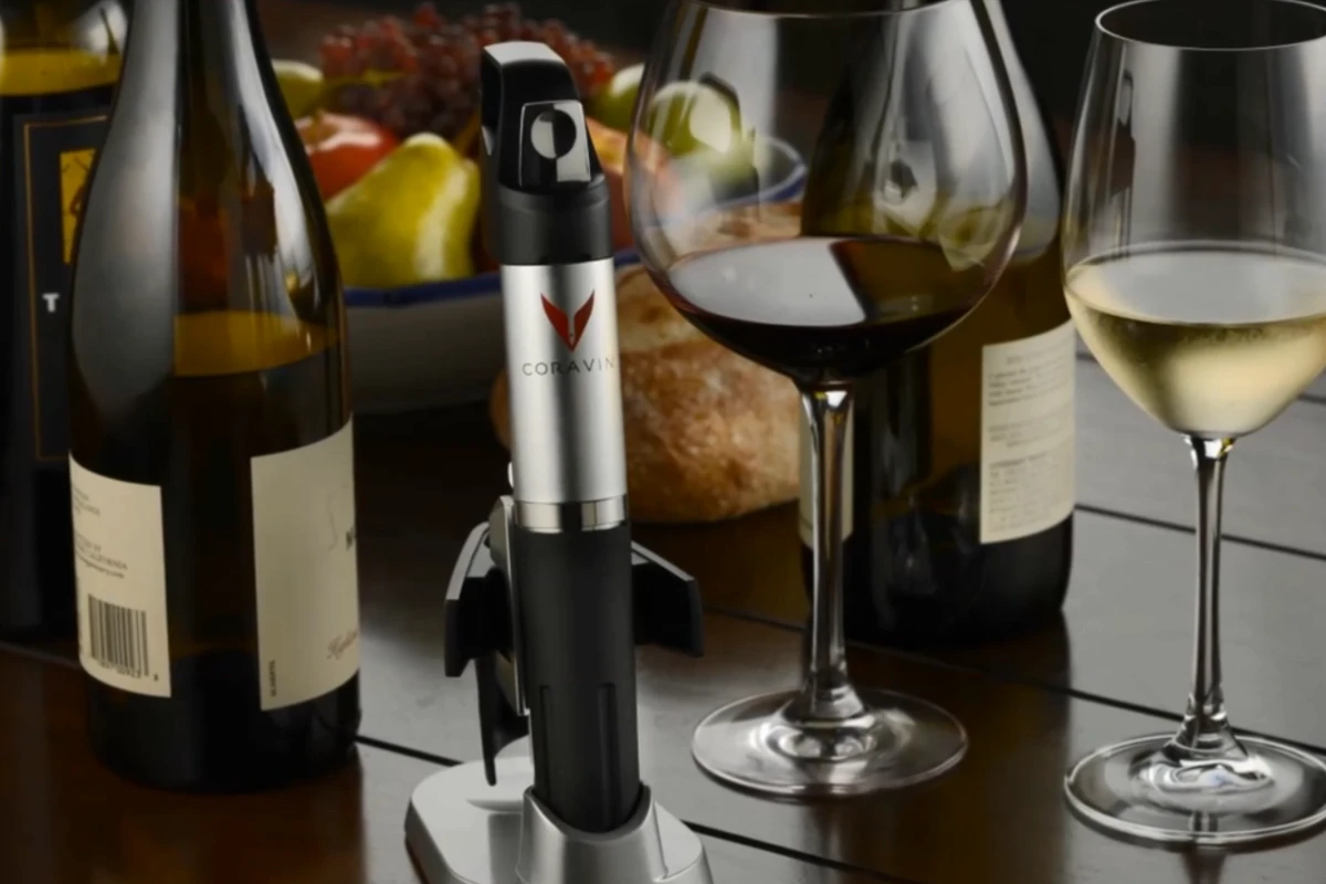 The Coarvin 1000 allows you to pour a glass of wine without removing the cork