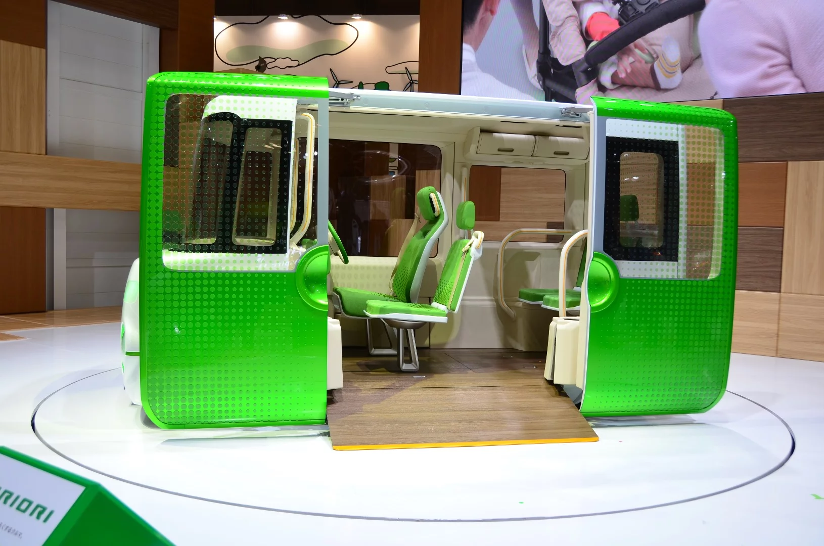 Daihatsu equips the Nori Ori with large sliding doors and a low floor, making it easy to get on and off