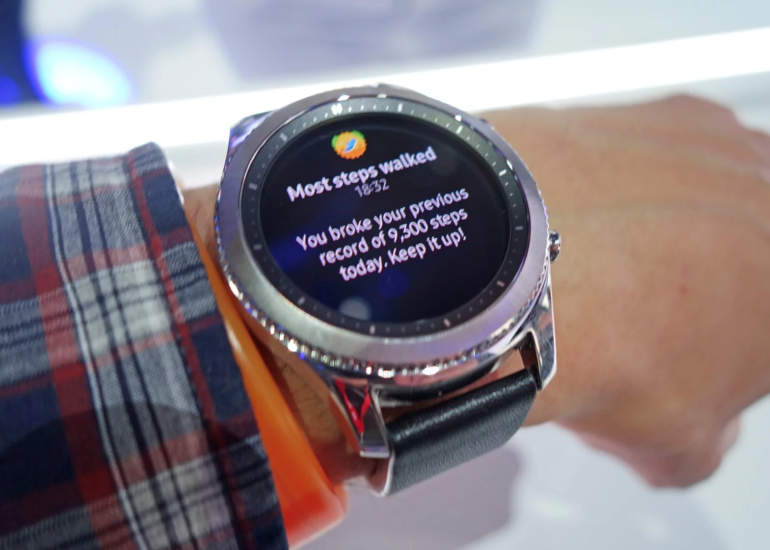 Both smartwatches felt a little on the cheap side, though of course you can use any 22 mm strap you like