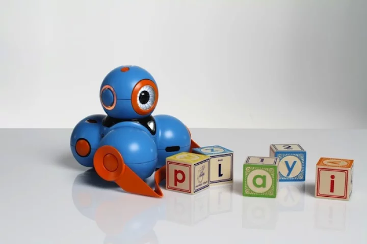 Play-i's robots teach kids the basics of programming while they have fun