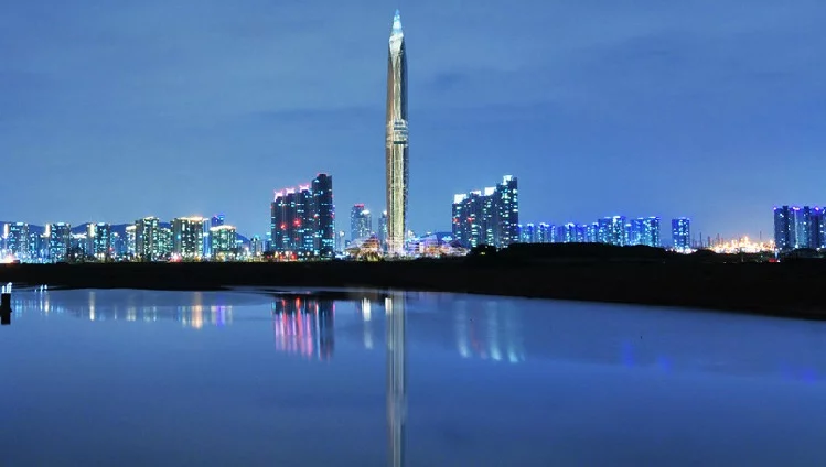 The sleek observation tower is set to become the "world's first invisible tower" and third highest observation deck