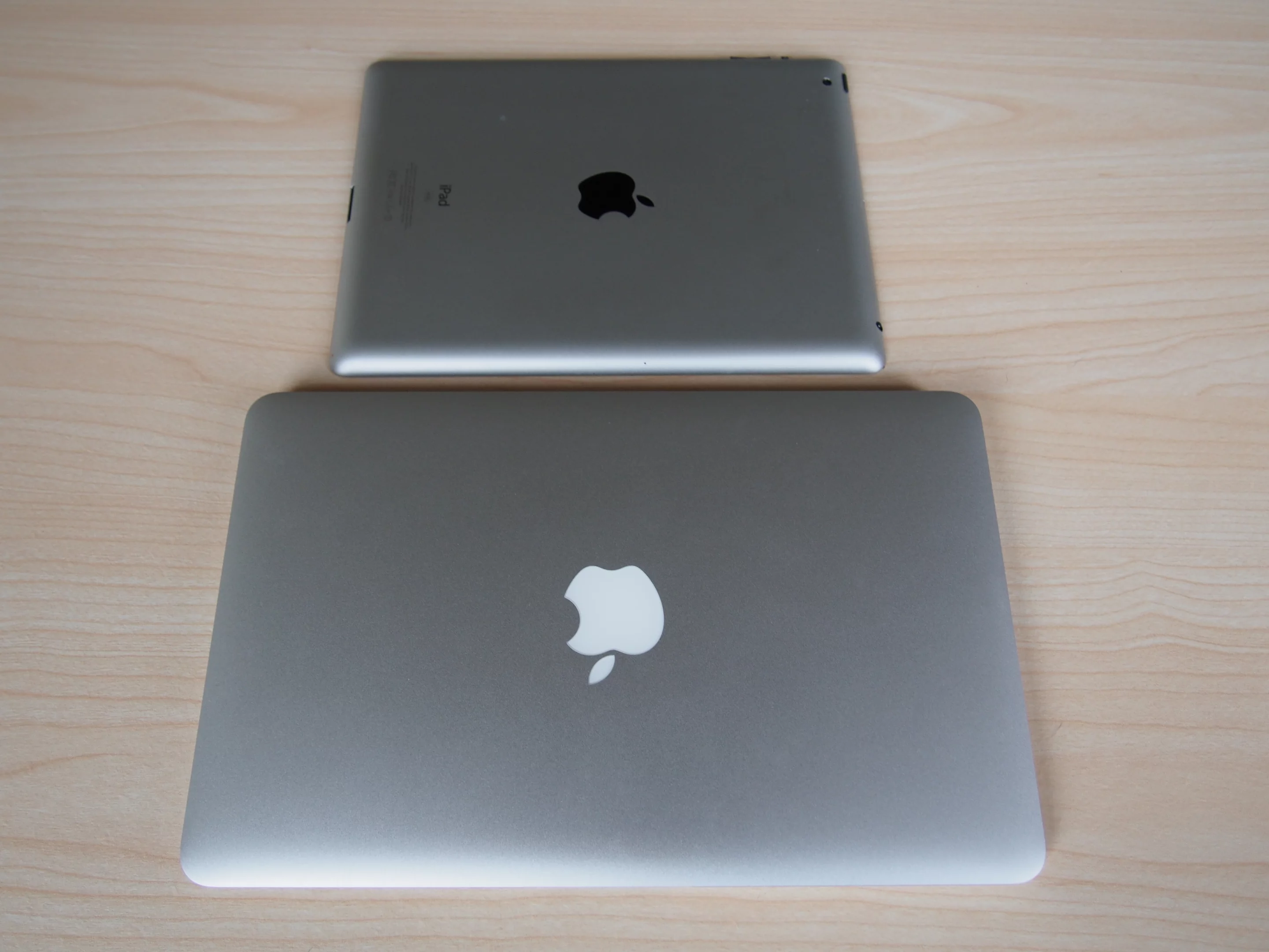 11-inch MacBook Air size, compared with iPad Mini