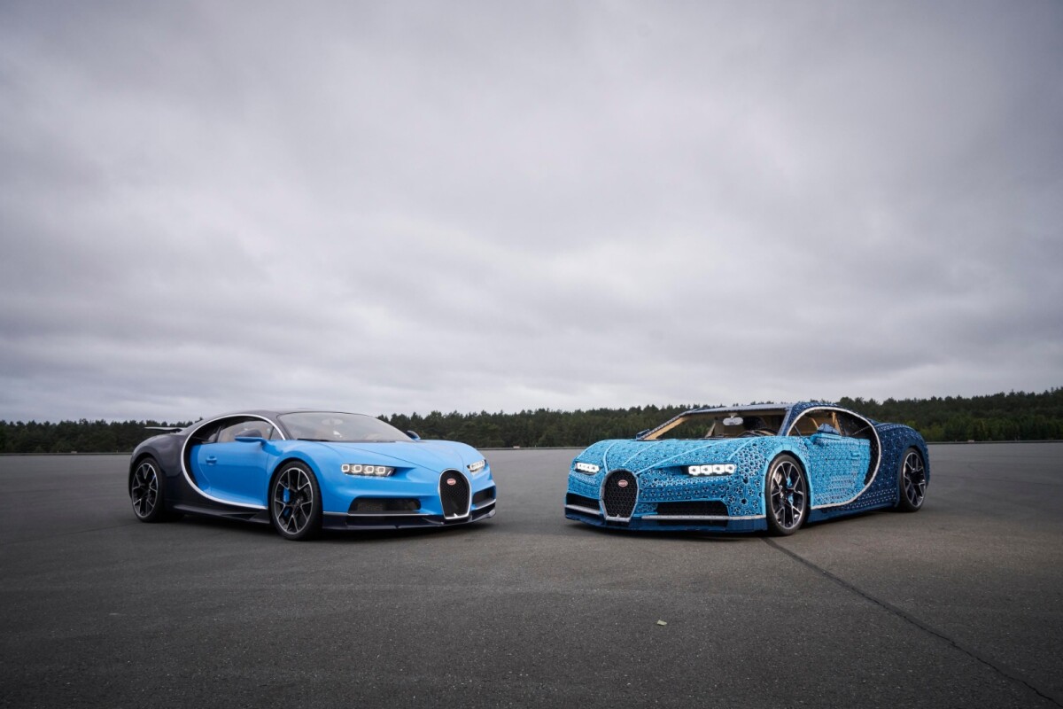 From about 20 meters away, it's difficult to tell which is the real Bugatti Chiron and which is the functioning Lego copy
