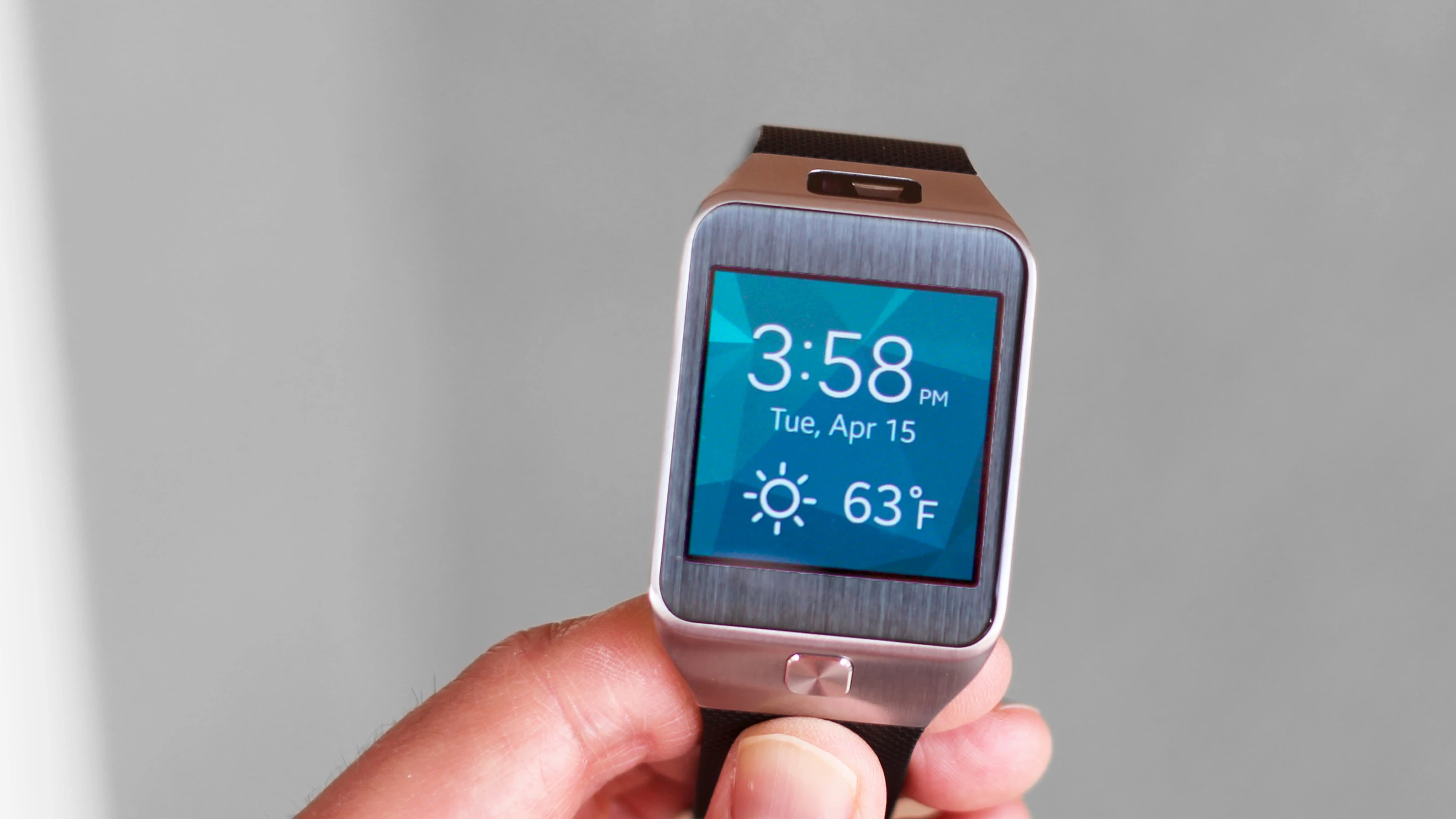 The Gear 2 weighs 68 g