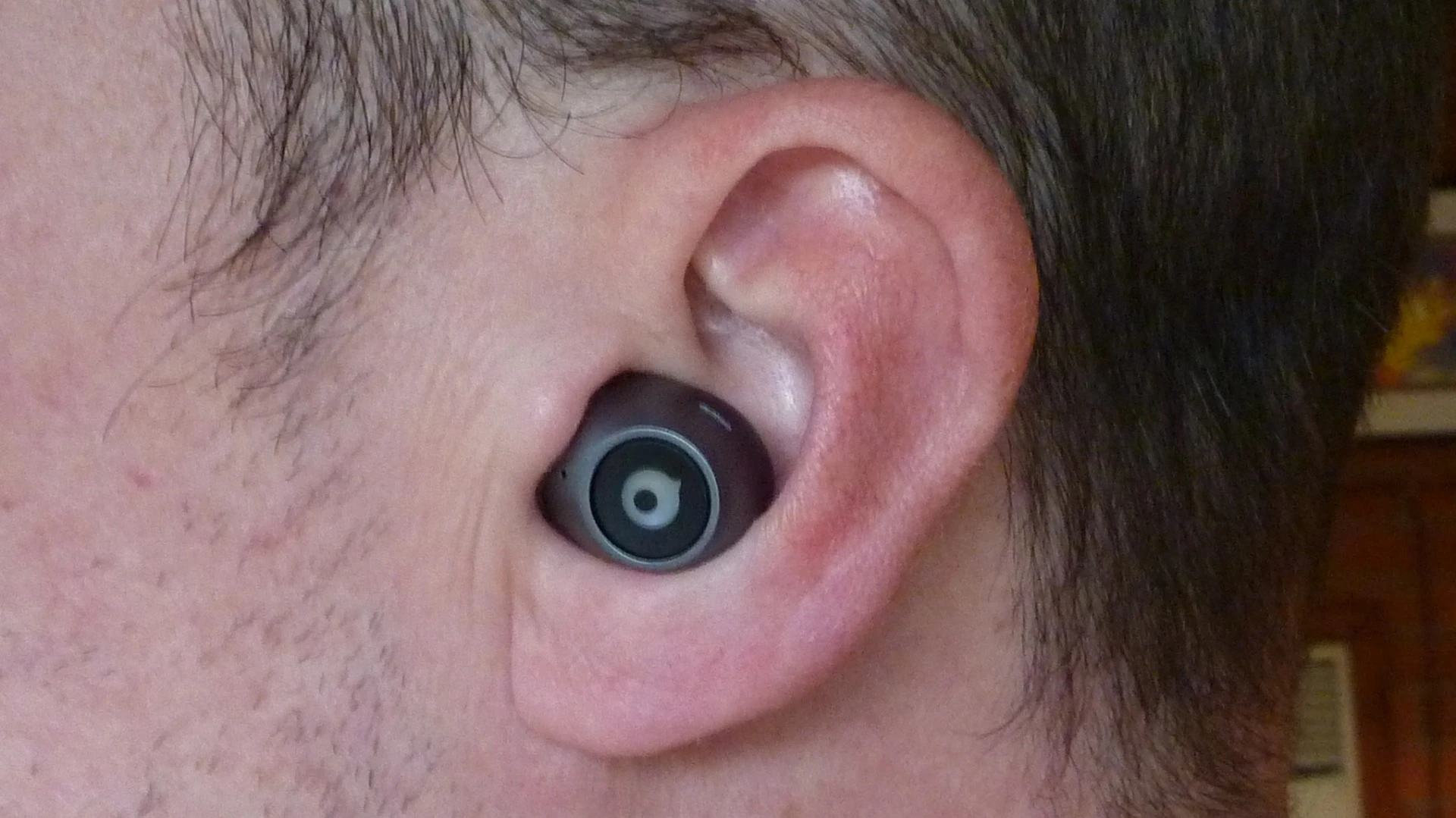 The Crazybaby 1S earbuds sit snugly in the ear
