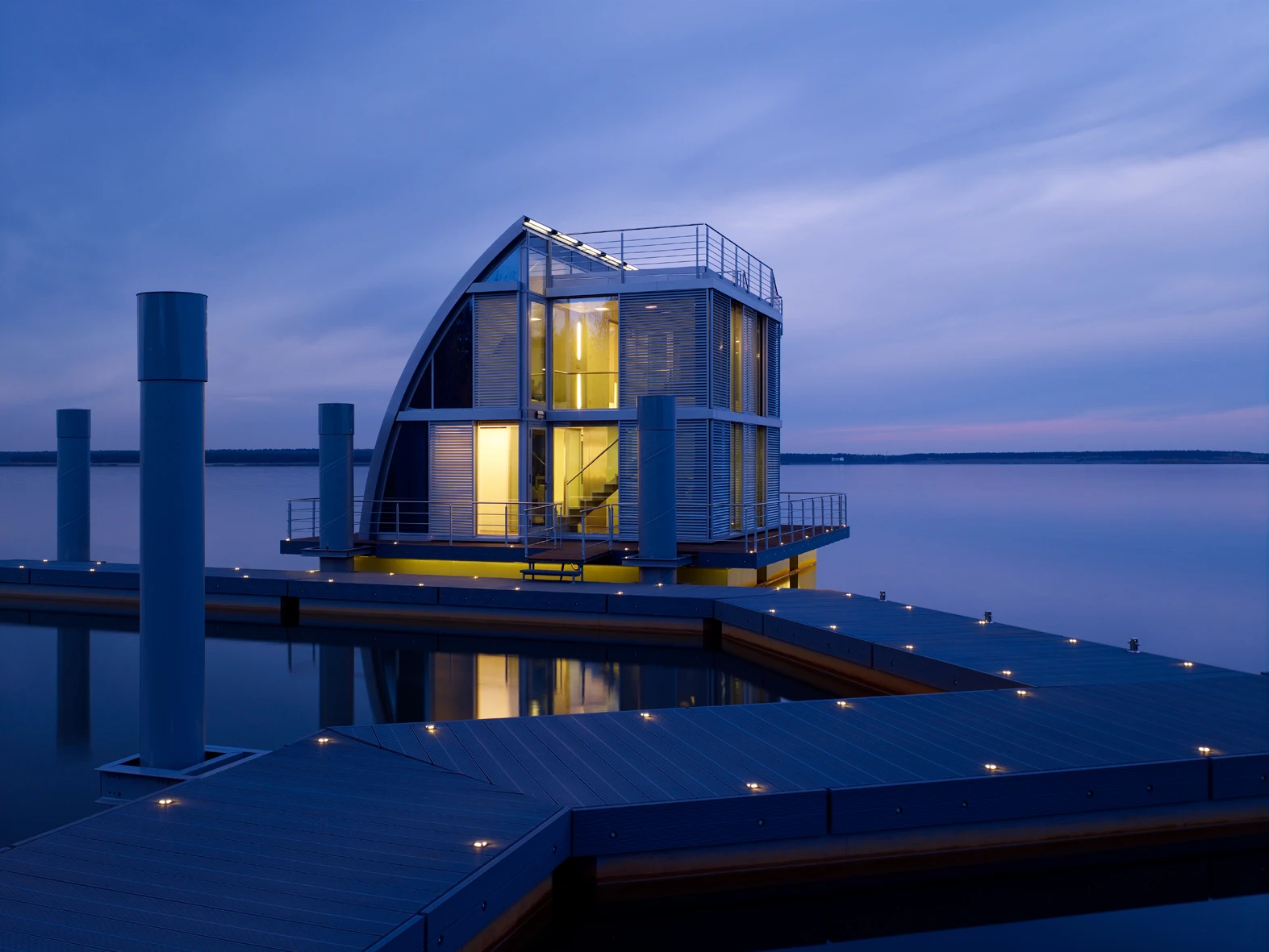 Steeltec37’s Module House Ark (or floating home) is a building design that contrasts formally and functionally with conventional homes