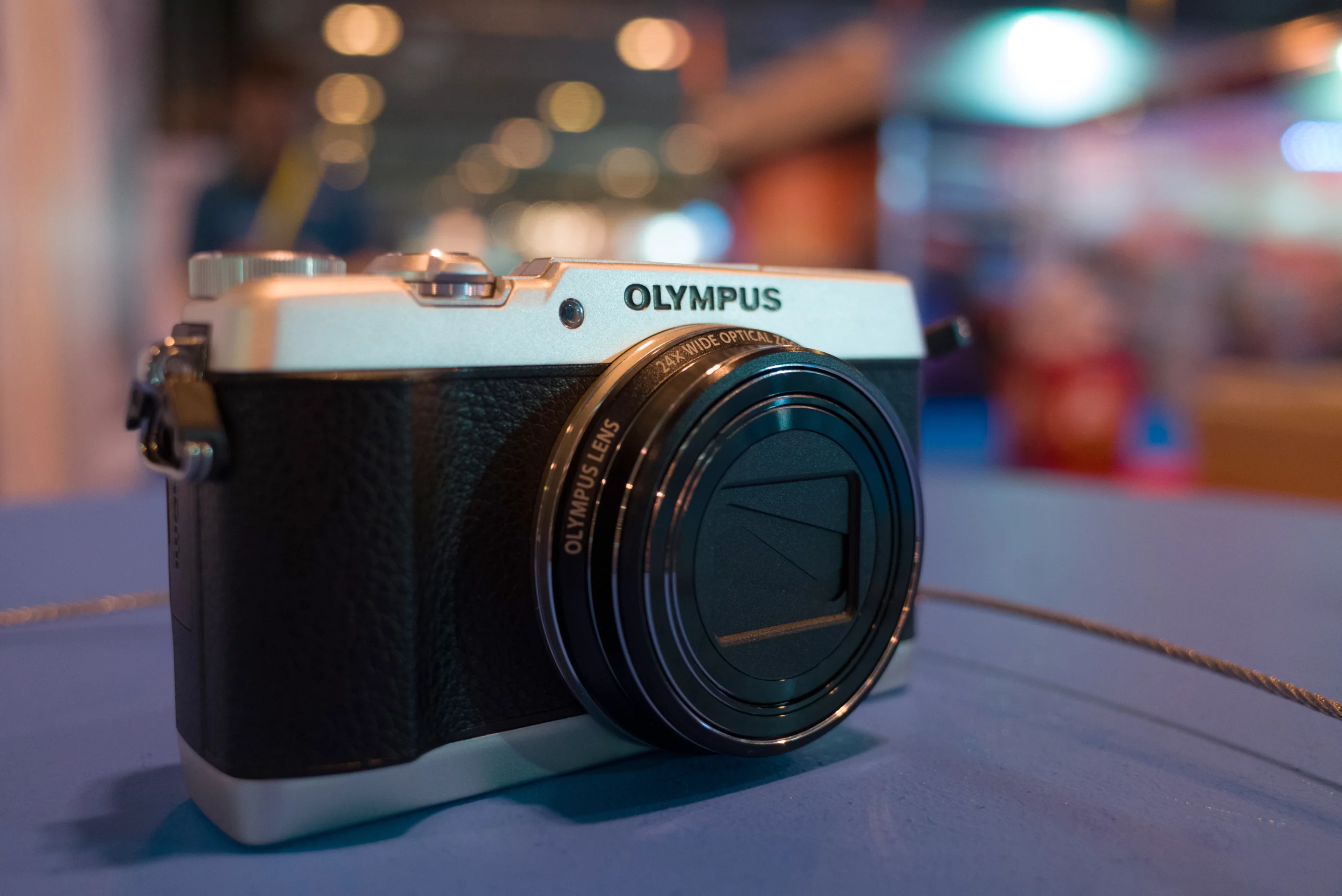 The Olympus Stylus SH-1 will undoubtedly remind many photographers of the classic PEN F