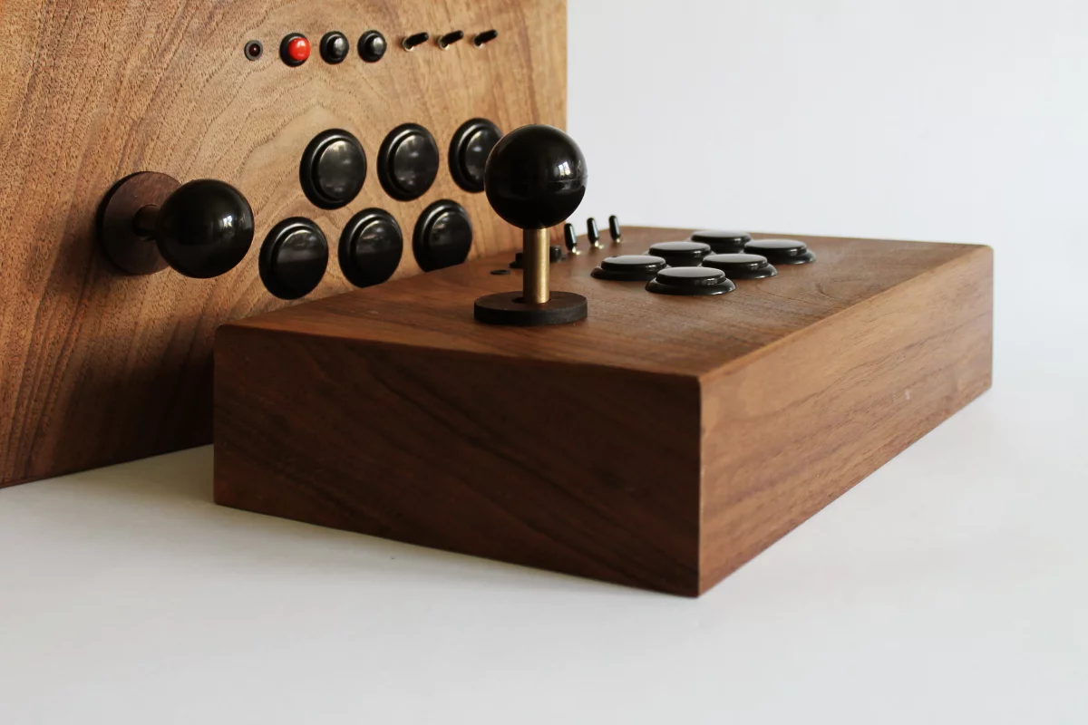 The R-Kaid-42 bespoke wooden retro gaming rig