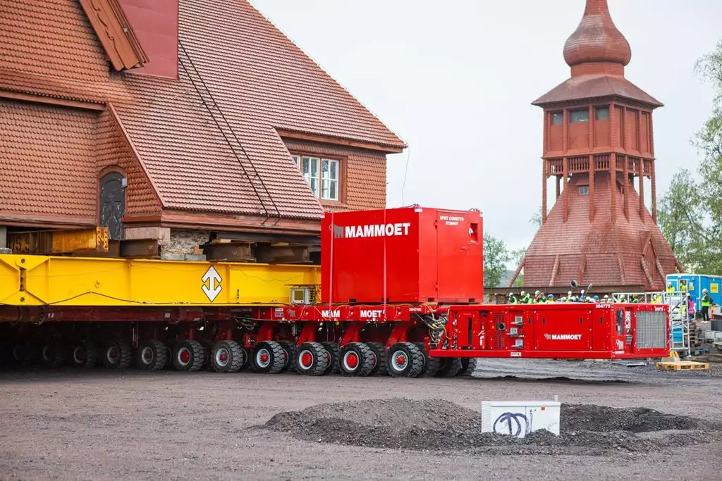 Kiruna Church was jacked up to a height of 1.3 meters (4.3 ft) before being placed on the transporters