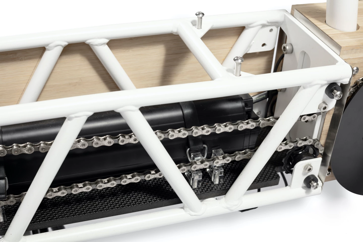 A close look at the Modula's truss-like aluminum frame