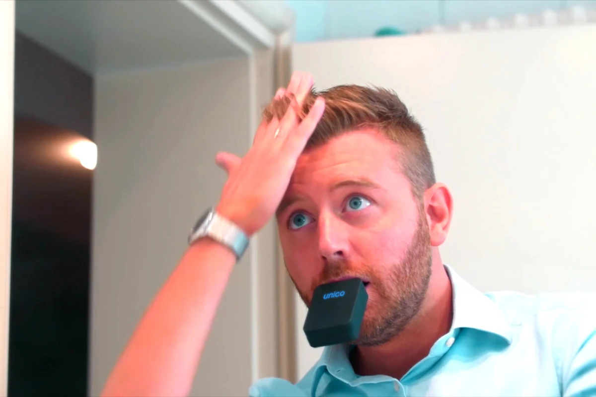 In the three seconds it takes to clean your teeth you can touch up your hair
