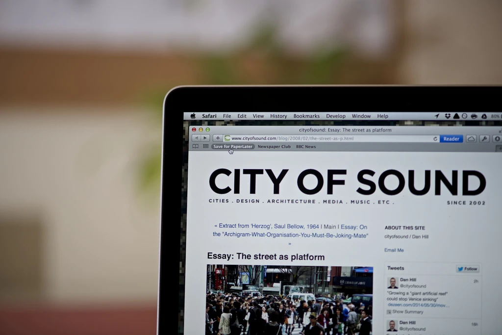 When web-surfing users come across an article that looks like it will interest them, they use their device's PaperLater function to tag it