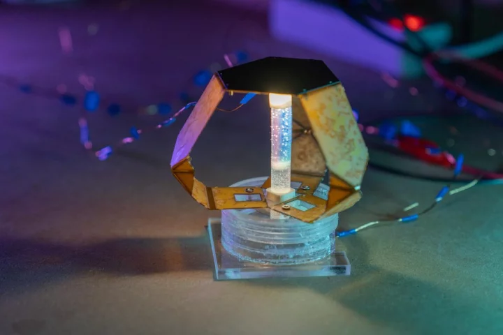 The ChromoSense sensor is said to replicate the functionality of our skin, as it simultaneously senses both mechanical pressure and changes in temperature