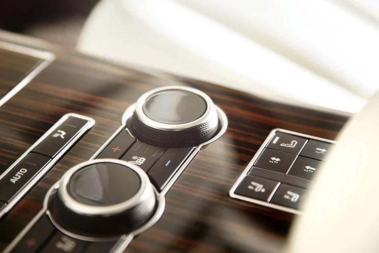 2013 Range Rover interior detail