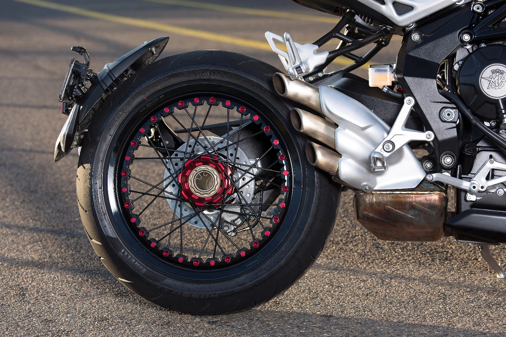 MV Agusta Dragster 800 RR: spoked rear wheel looks better in white, but is probably much less of a pain to keep clean in black
