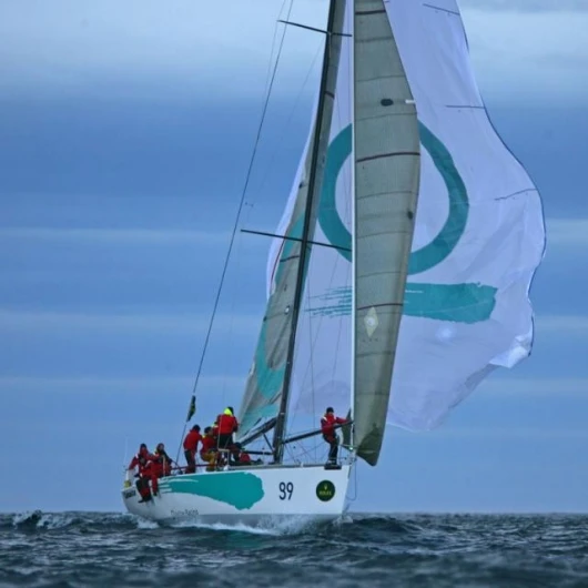Rolex Challenge trophy winner (Australian team) QUANTUM RACING, Raymond Roberts Photo: Daniel Forster