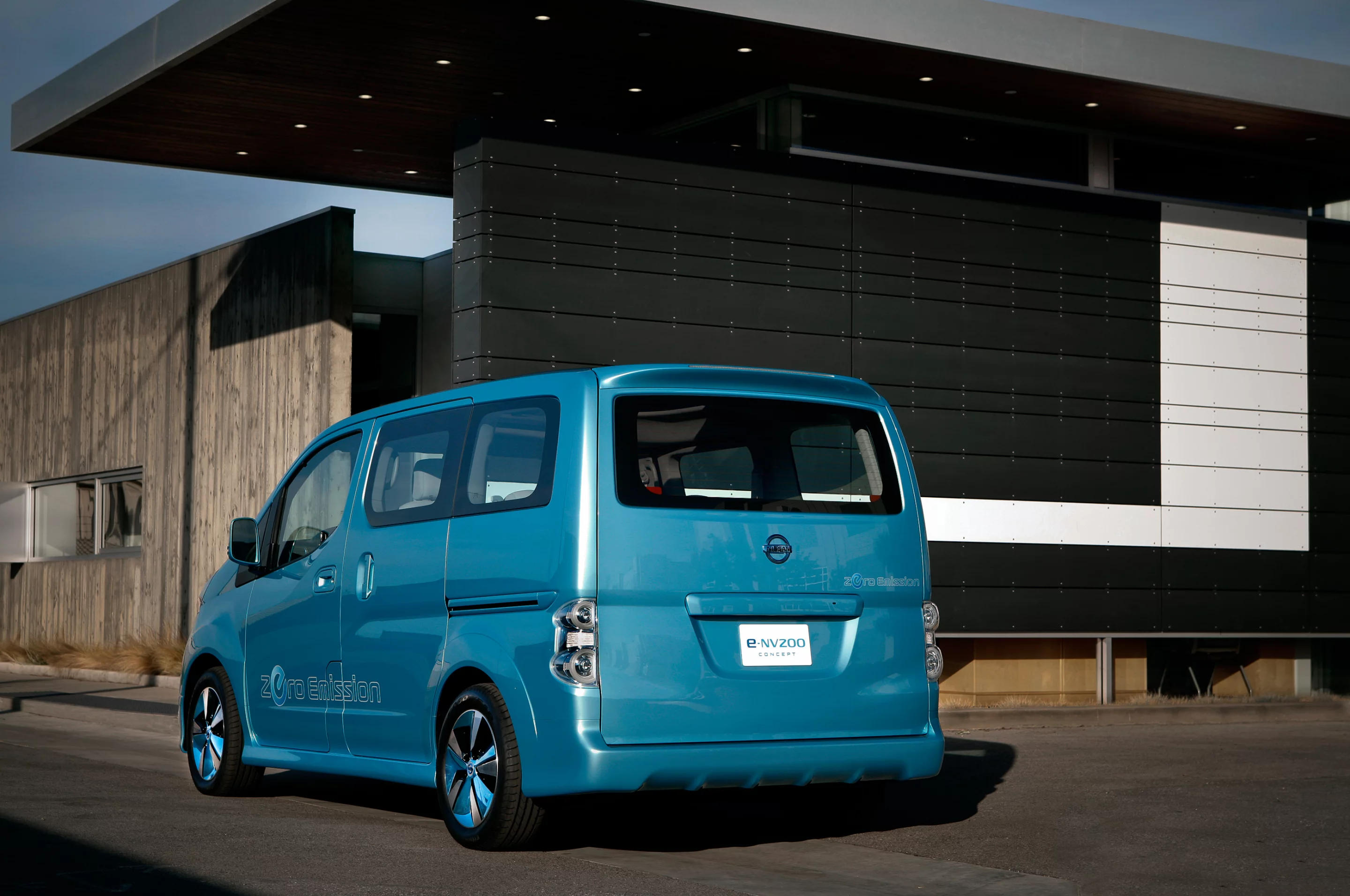 Nissan is debuting its e-NV200 electric minivan concept at the North American International Auto Show
