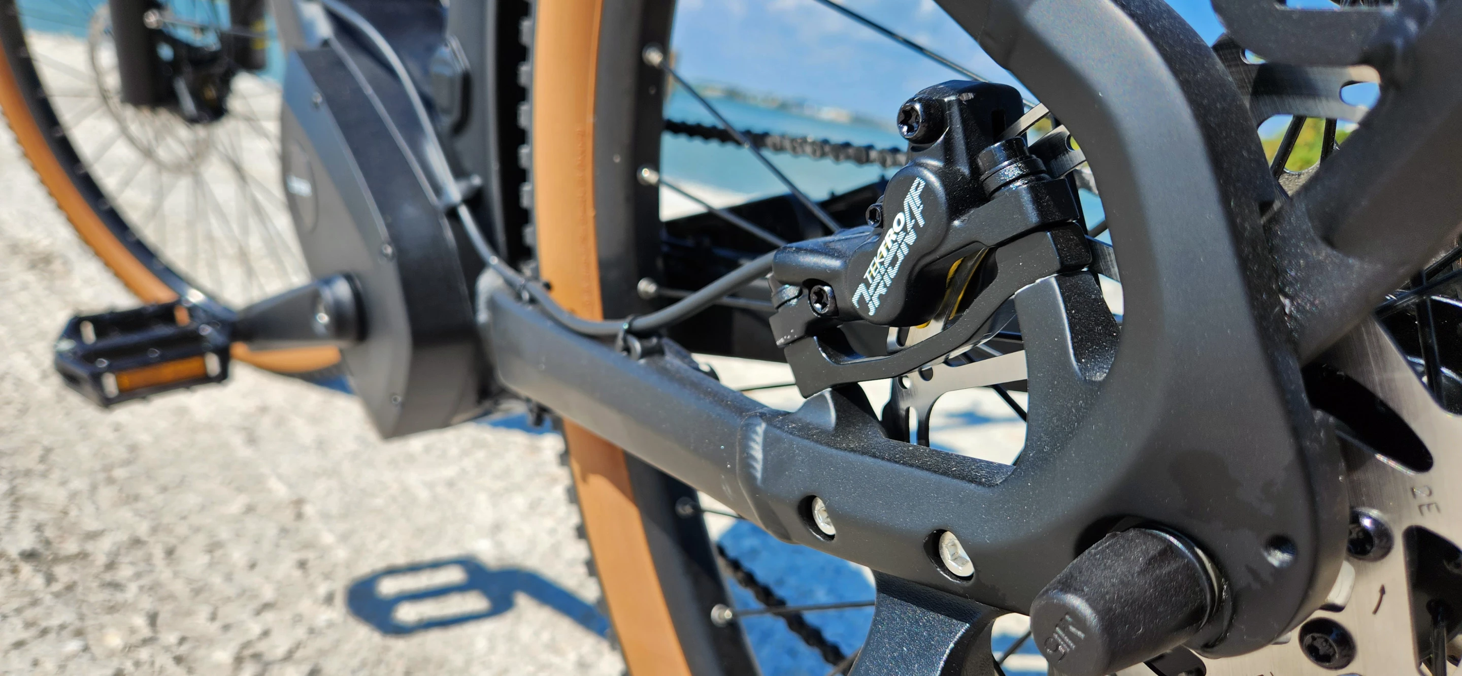 Cable management is pretty much what you'd expect on a bike that doesn't cost $7,000+