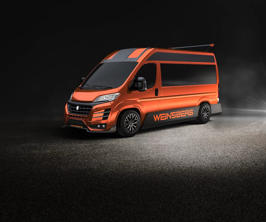 The Weinsberg CUVolution is even more extreme, with its roof spoiler, side skirts and bright orange paint