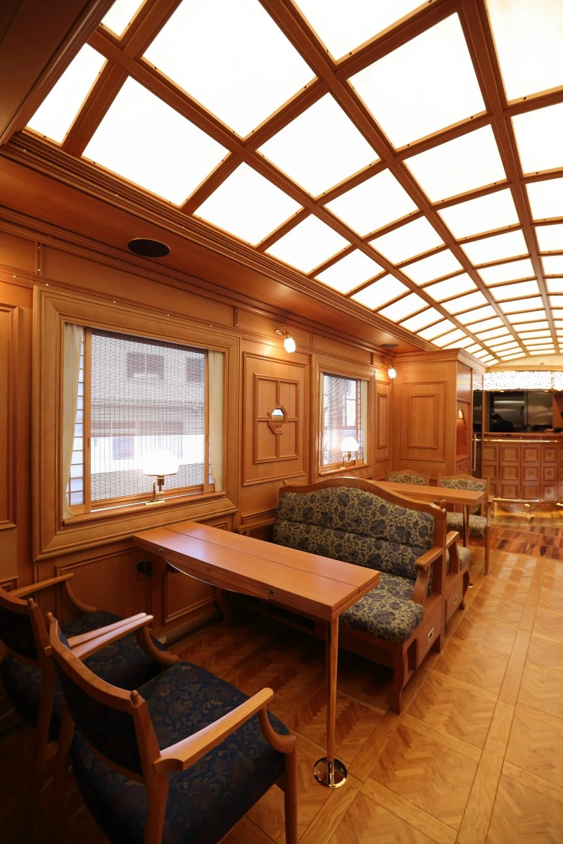 The Seven Stars cruise train comes equipped with a lounge car, dining car and bar