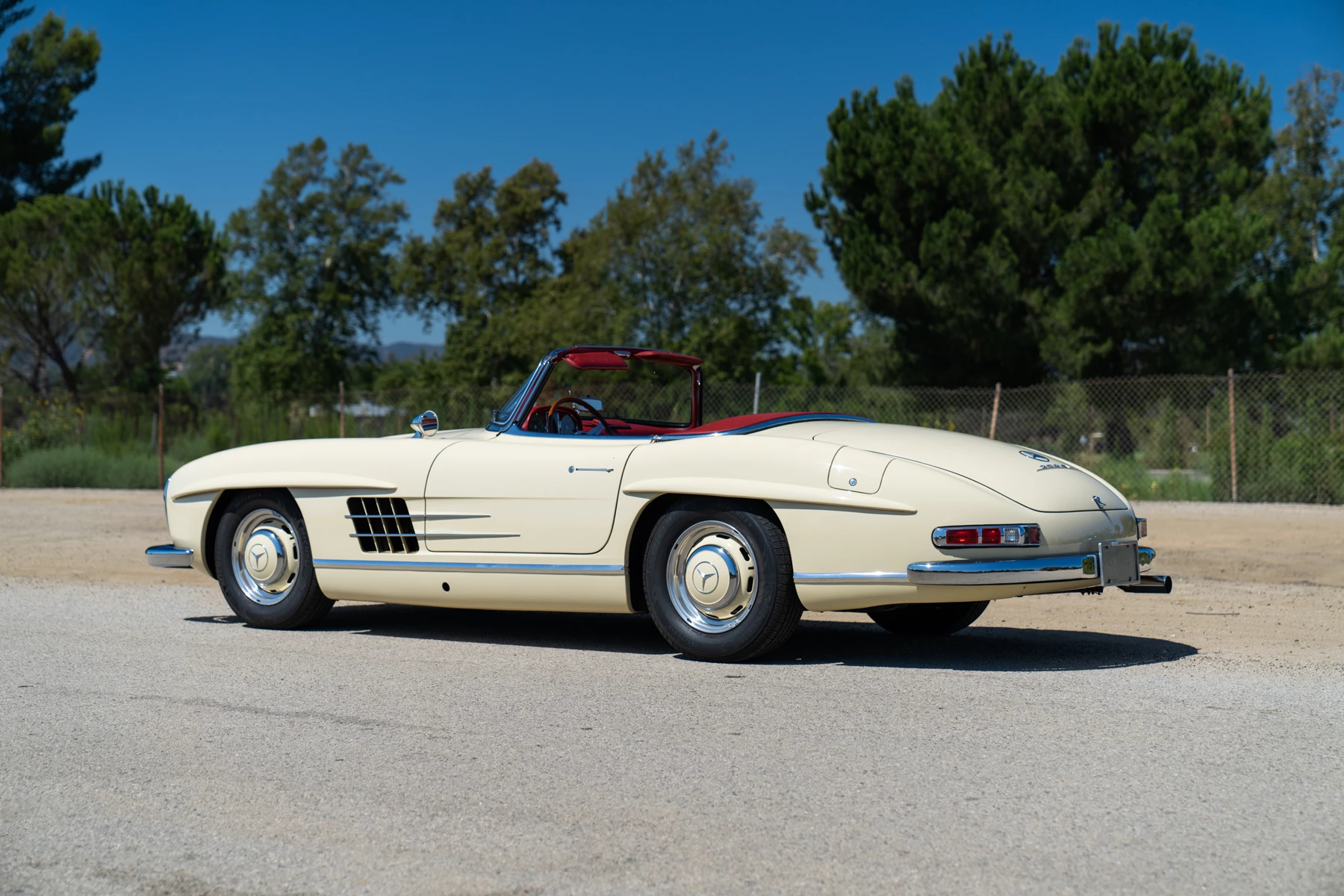 1961 Mercedes-Benz 300 SL Roadster | Gooding & Company | Geared Online | 7 August 2020 | Lot 34 | Estimate: $850,000 to $950,000 | Official Gooding & Co Auction Page