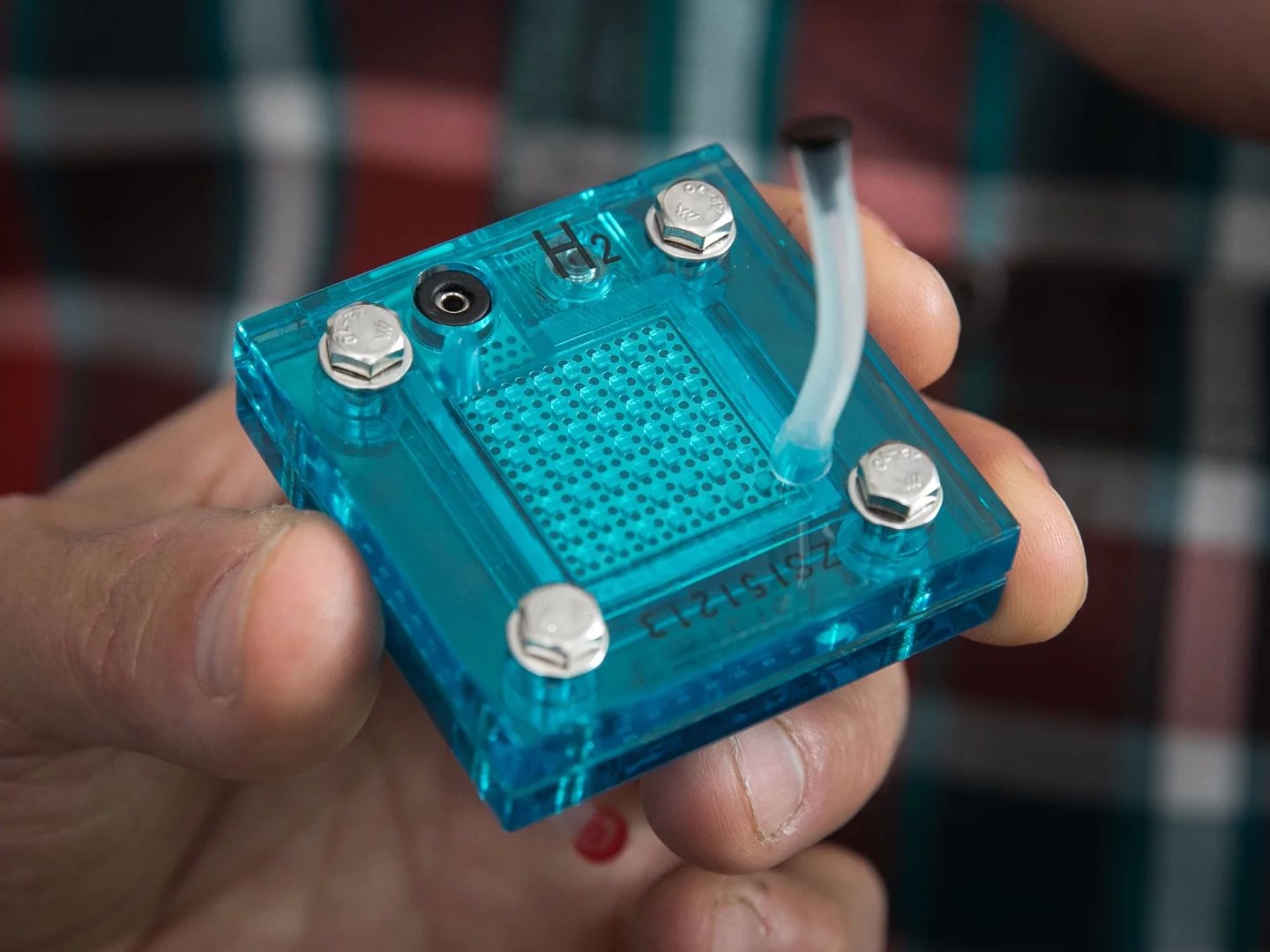 A replica of the UCLA device, which can produce both electricity and hydrogen