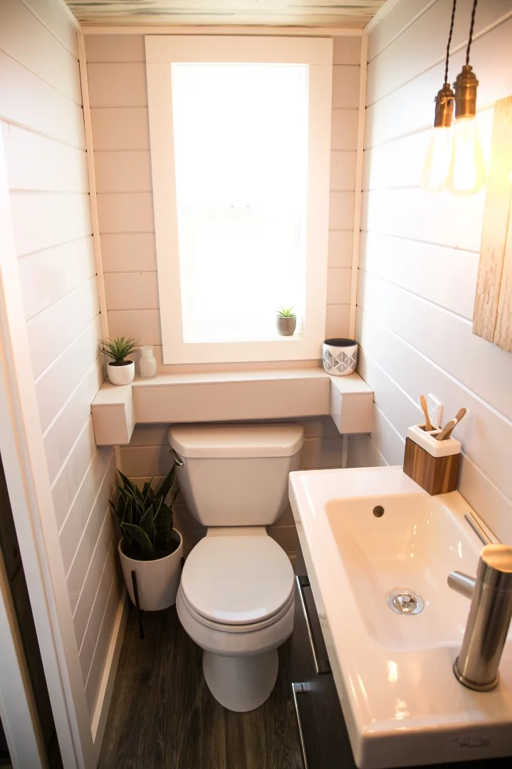 The Kentucky Donut Shop's toilet is a standard flushing model
