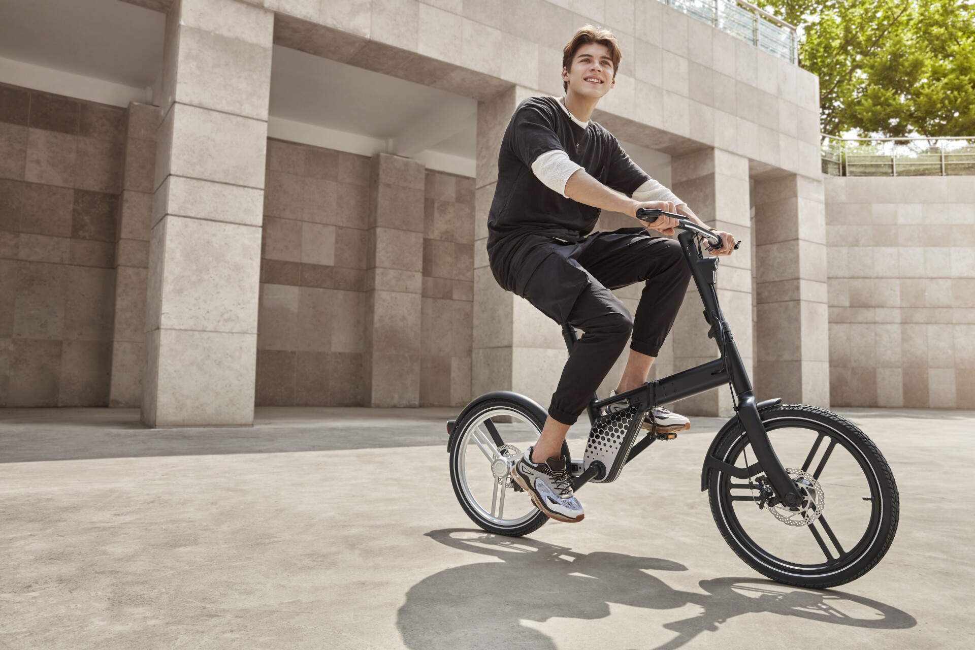 Shaftdrive folding ebike offers clean looks and a clean ride