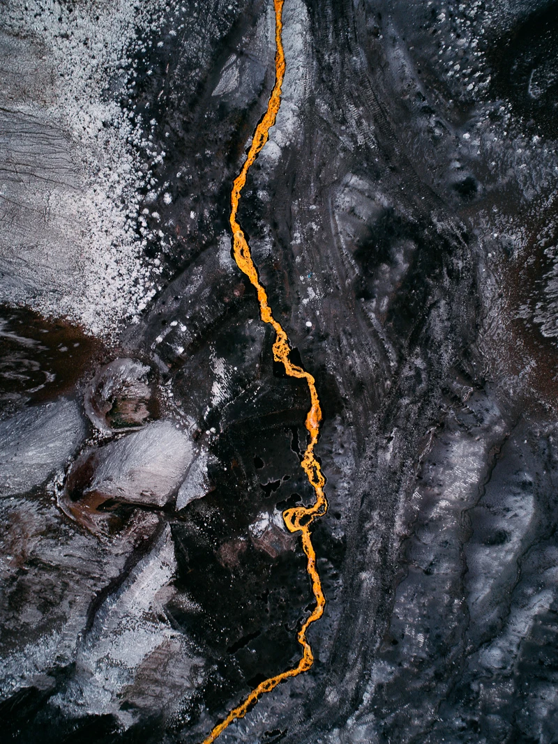 The Toxic Water Series: This series examines the toxic consequences of coal mining. By mining lignite out of the ground, for which the groundwater is lowered, minerals like pyrite or marcasite come into contact with oxygen and water. This results in iron hydroxide and sulfate, which lead to discoloration of the water