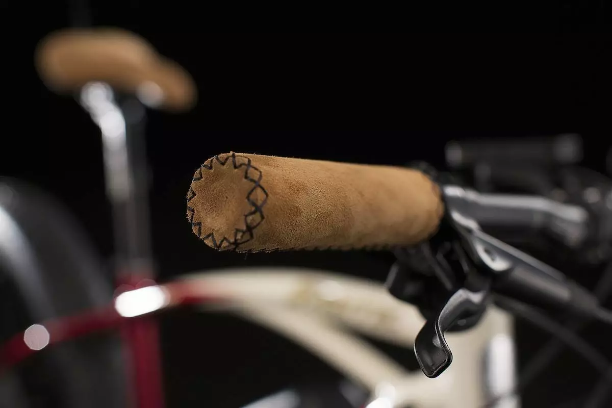 The Montegrappa grips and saddle help give the Seven Days its stylish look
