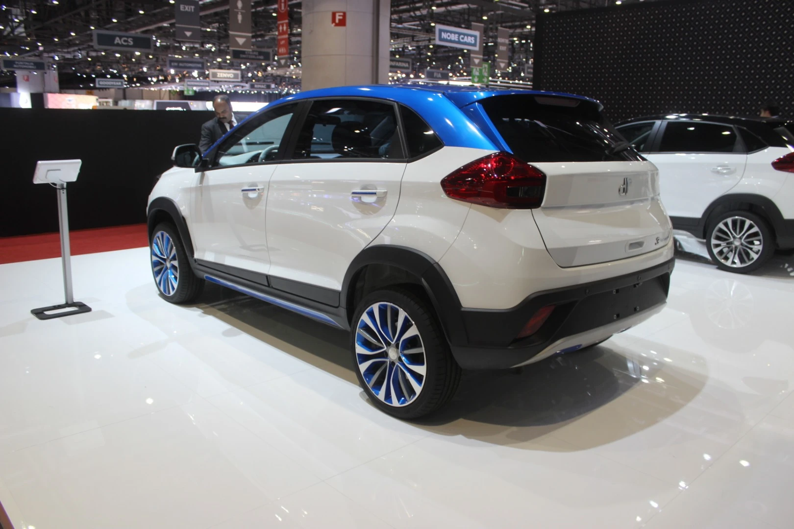 Italian-built using Chinese parts, the DR3 looks like a cheerful and practical EV with a range around 400 km (250 mi), around 120 horsepower's worth of performance, and a price tag just over US$40,000