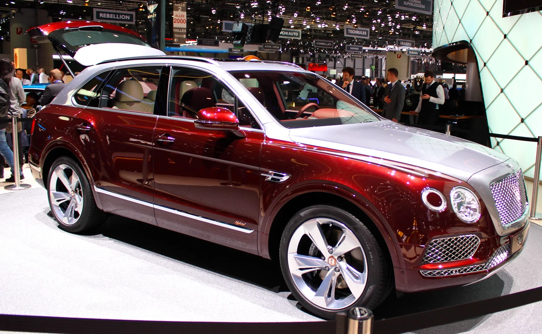 The Bentley Bentayga is another of the world's super SUVs, and now it's a little cleaner with the addition of a plug-in hybrid option