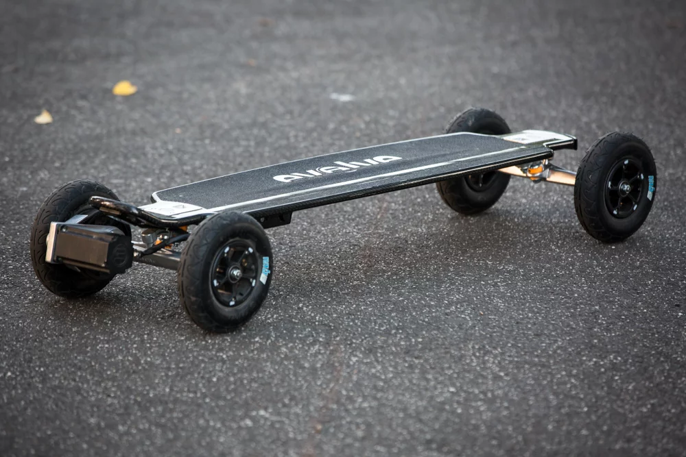 The 2 in 1 Carbon Series is named so for an extra set of trucks and wheels designed for the street (Photo Nick Lavars/Gizmag.com)