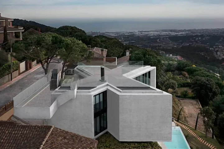 X House from Cadaval & Solà-Morales is a unique building, shaped so as to make the most of the incredible landscape surrounding its plot