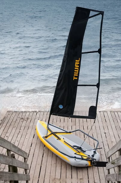 A look at the dinghy with sail (Photo: Tiwal)