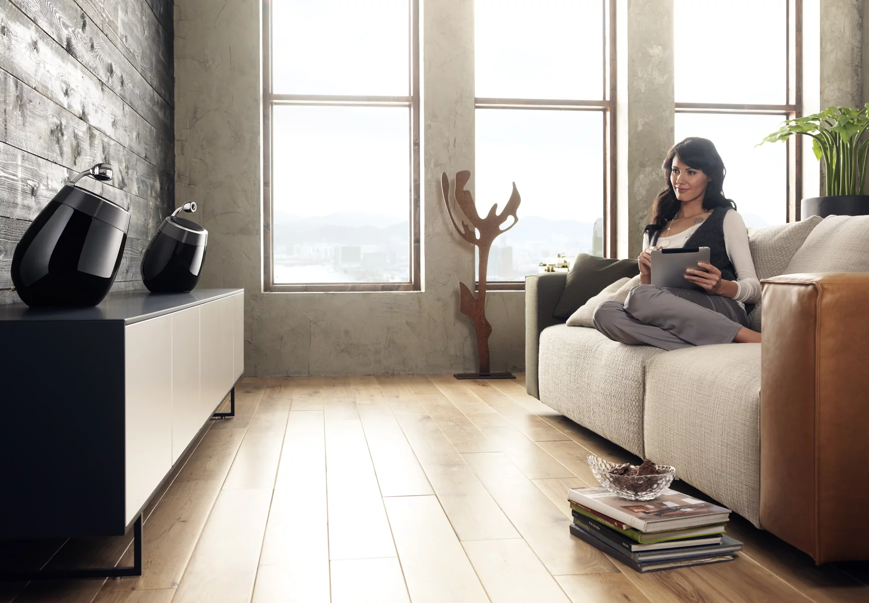 Thanks to AirPlay from Apple, sounds from an iTunes library on an iPad can be wirelessly streamed to the Fidelio SoundSphere system over a home Wi-Fi network