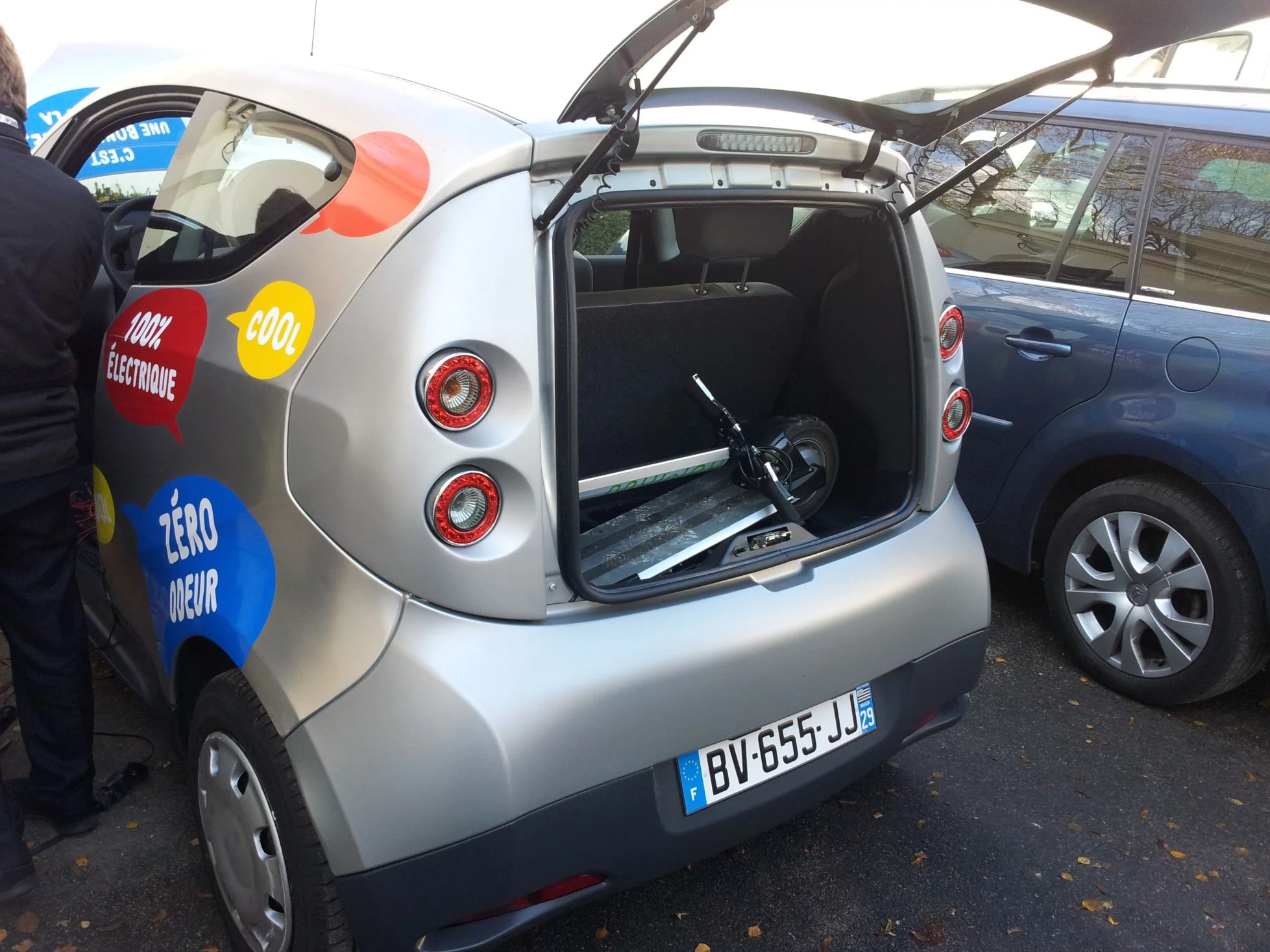 The MyWay Quick fits easily inside the smallest of cars