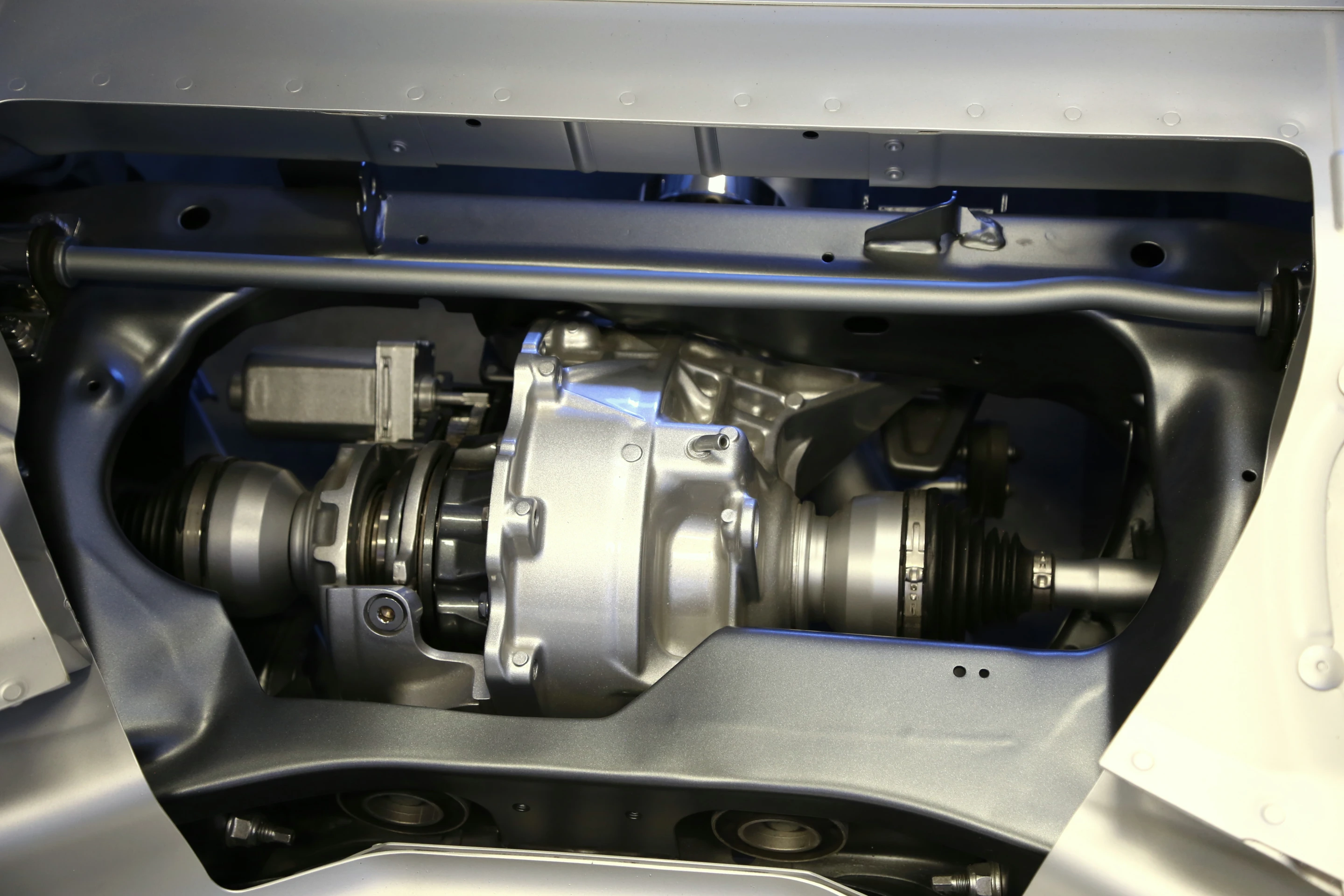 A detailed look at the Jaguar's limited-slip differential and individual driveshaft components (Photo: Angus MacKenzie/Gizmag.com)