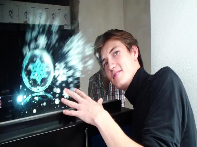 DisplAir lets users manipulate images in mid-air