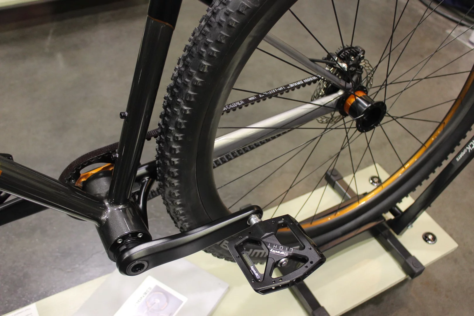 It has a one-legged fork, and just a single chain stay