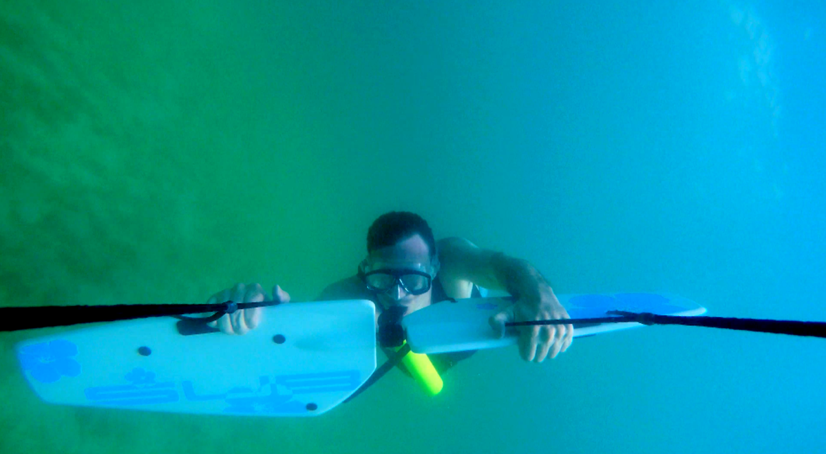 The Scorkl is a lightweight compact breathing device that enables you to breathe underwater for up to 10 minutes.