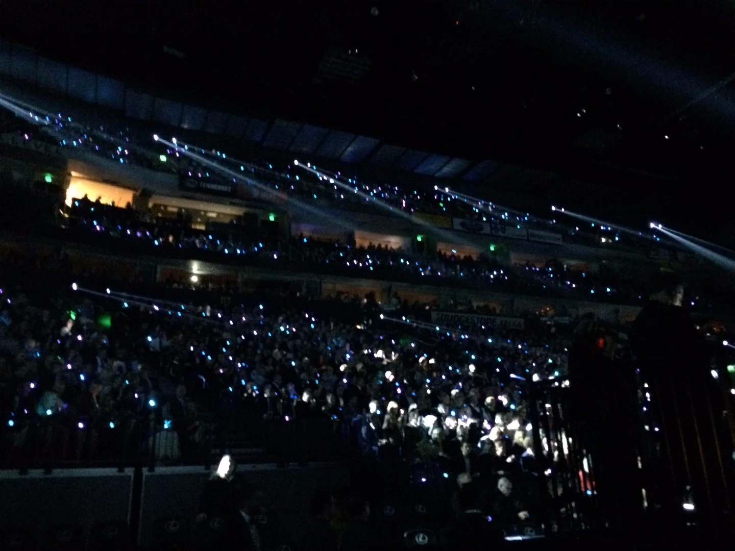 Fans at the Country Music Awards were lit up in different colors depending on their response to their support of US military service people and veterans