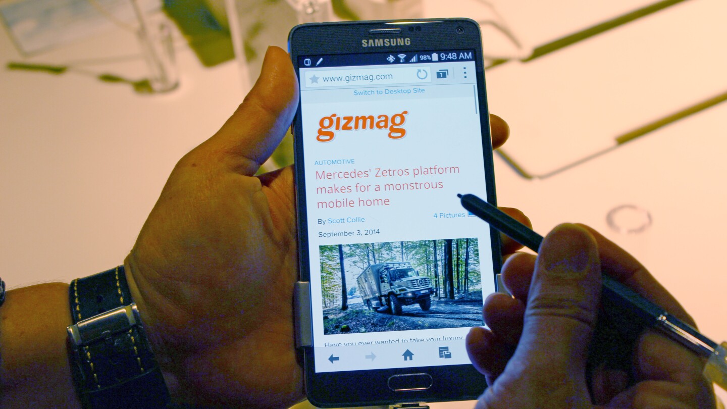 The Note 4 features a 5.7-in Quad HD display (Photo: Will Shanklin/Gizmag.com)