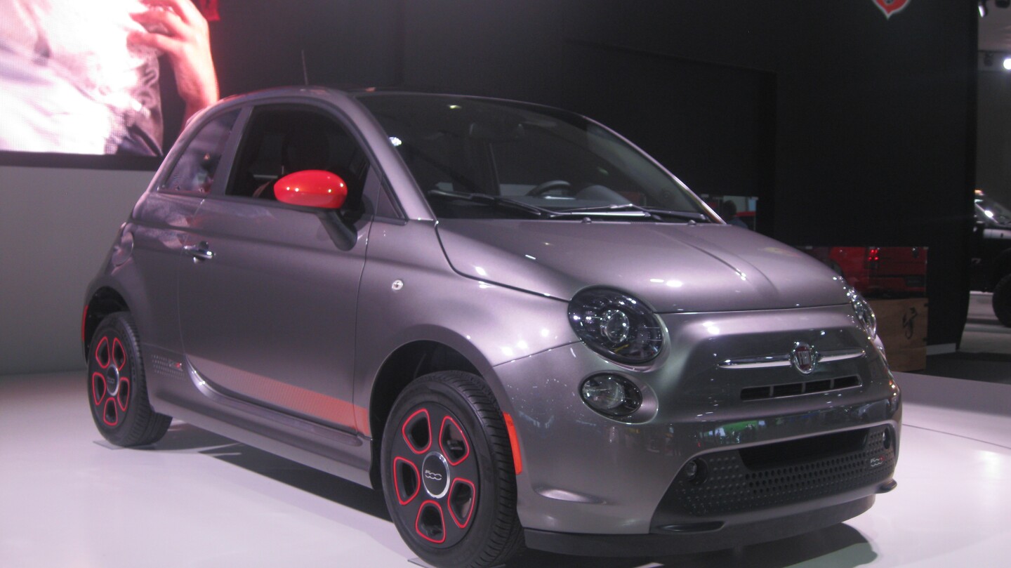 Fiat 500e – Chrysler's all-electric vehicle debuts in L.A.