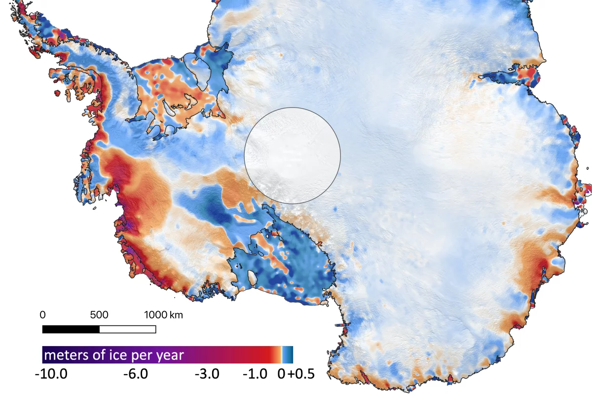 An image showing the amount of ice gained or lost in Antarctica between 2003 and 2019